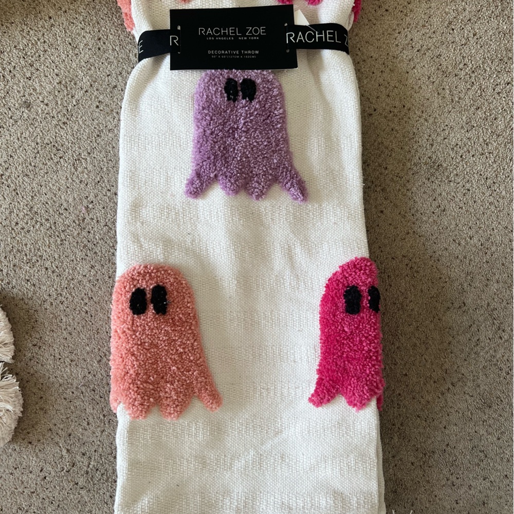 Pastel ghost blanket viral